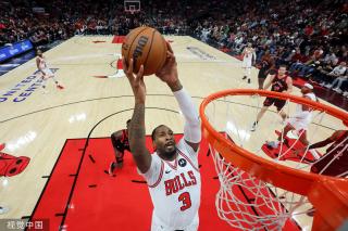 而何麟飞的 而何麟飞的